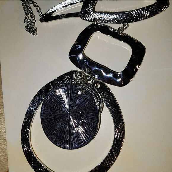 New Erica Lyons Silver Statement Necklace NWT 1 - Picture 4 of 4